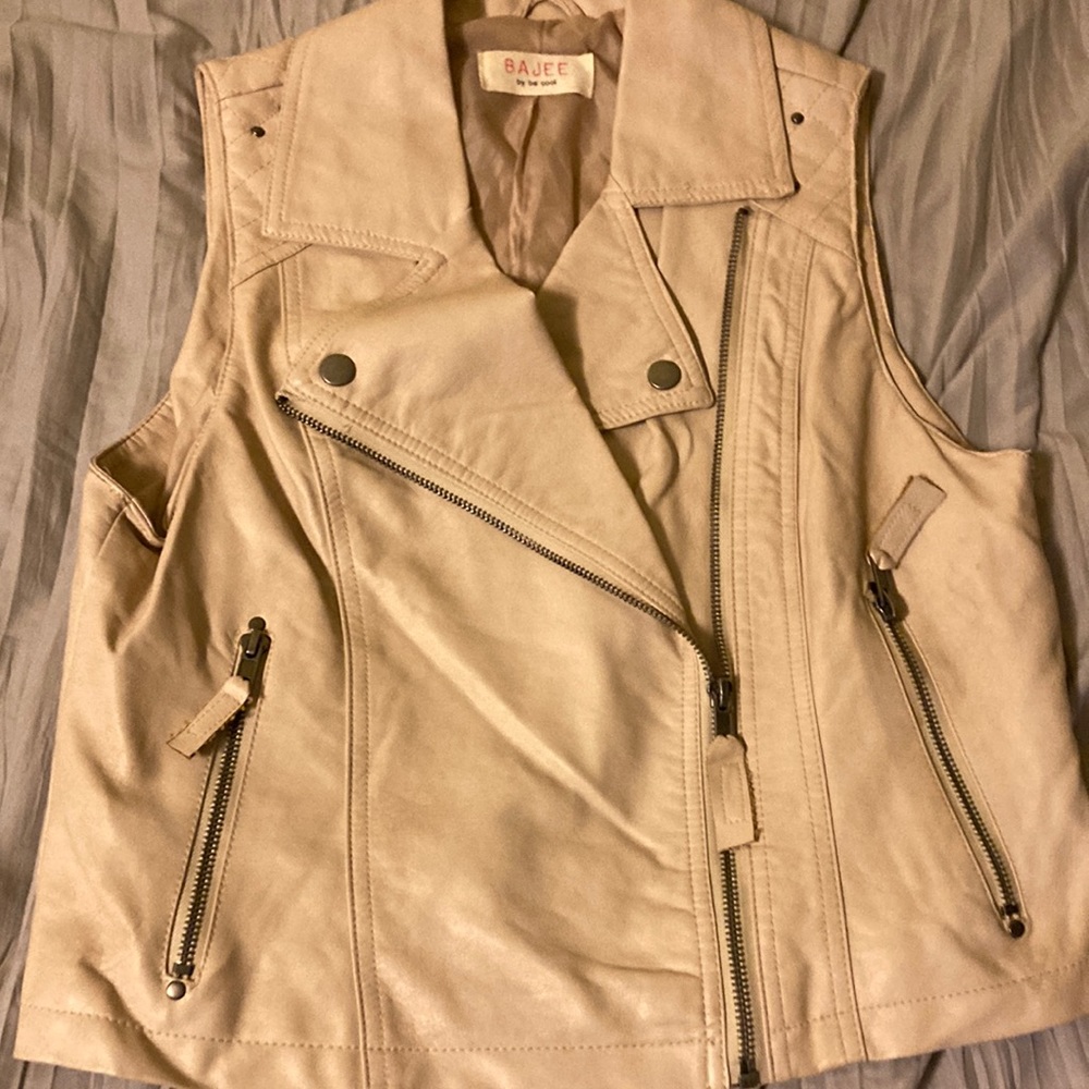 Moro vest